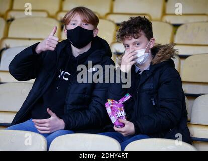 Southend, Großbritannien. Dezember 2020. SOUTHEND, ENGLAND - DEZEMBER 12: Southend-Fans sind während der Sky Bet League Two zwischen Southend United und Scunthorpe United am 12. Dezember 2020 im Roots Hall Stadium, Southend, UK, wieder dabei.Credit: Action Foto Sport/Alamy Live News Stockfoto