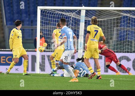 Rom, Italien. Dezember 2020. Rom, Italien, Stadio Olimpico, 12. Dezember 2020, ROM, ITALIEN - Dezember 12 : Felipe Caicedo (20) von SS Lazio erzielt das Tor während des Fußballspiels zwischen SS Lazio und Hellas Verona im Stadio Olimpico am 12. Dezember 2020 in Rom Italien während SS Lazio gegen Hellas Verona - Italienischer Fußball Serie A Spiel Credit: Claudio Pasquazi/LPS/ZUMA Wire/Alamy Live News Stockfoto