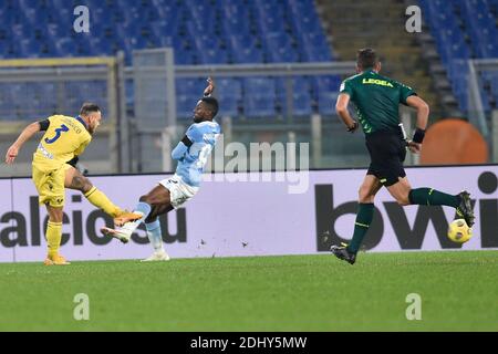 Rom, Italien. Dezember 2020. Rom, Italien, Stadio Olimpico, 12. Dezember 2020, ROM, ITALIEN - Dezember 12 : Federico Di Marco (3) von Hellas Verona erzielt das Eröffnungstreffer beim Fußballspiel zwischen SS Lazio und Hellas Verona im Stadio Olimpico am 12. Dezember 2020 während SS Lazio gegen Hellas Verona - Italienisches Fußballspiel Serie A Credit: Claudio Pasquazi/LPS/ZUMA Wire/Alamy Live News Stockfoto