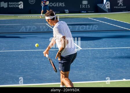 Montreal, Kanada - Aujgust 5., 2017: Roger Federer übt während des Rogers Cup im zentralen Gericht. Stockfoto