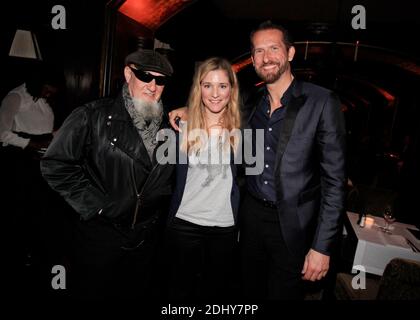 EXCLUSIF - Charlelie Couture, Natacha Regnier et Sam Bobino lors du Diner d'anniversaire de Sam Bobino au Restaurant L'Esplanade, a Paris, Frankreich. Le 31 März 2016. Pour son anniversaire le Relation publique parisien Sam Bobino a eu la bonne idée d’inviter ses 'amis' les peoples à venir feter Pâques à l’Esplanade, le fameux Restaurant du groupe Costes en face des Invalides. Exit donc le traditionnel gâteau et place aux oeufs géants du célèbre pâtissier et compagnon de Sophie Marceau, Cyril Lignac, servis pour l’occasion. Retour en enfance donc pour toutes les célébrités présentent qui se sont a Stockfoto