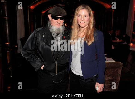 EXCLUSIF - Charlelie Couture et Natacha Regnier lors du Diner d'anniversaire de Sam Bobino au Restaurant L'Esplanade, a Paris, Frankreich. Le 31 März 2016. Pour son anniversaire le Relation publique parisien Sam Bobino a eu la bonne idée d’inviter ses 'amis' les peoples à venir feter Pâques à l’Esplanade, le fameux Restaurant du groupe Costes en face des Invalides. Exit donc le traditionnel gâteau et place aux oeufs géants du célèbre pâtissier et compagnon de Sophie Marceau, Cyril Lignac, servis pour l’occasion. Retour en enfance donc pour toutes les célébrités présentent qui se sont amusées, le t Stockfoto