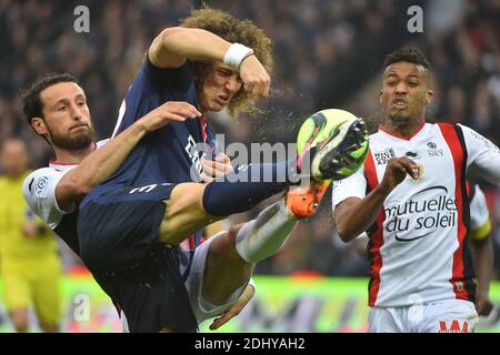 Paris Saint-Germain's David Luiz während des französischen L1-Spiels zwischen Paris Saint-Germain (PSG) und OGC Nizza, im Parc des Princes Stadion in Paris, Frankreich am 2. April 2016. Foto von Christian Liewig/ABACAPRESS.COM Stockfoto