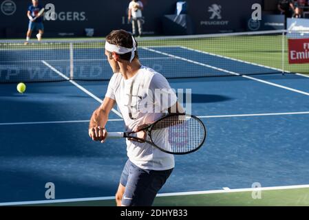 Montreal, Kanada - Aujgust 5., 2017: Roger Federer übt während des Rogers Cup im zentralen Gericht. Stockfoto