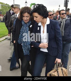 Die Pariser Bürgermeisterin Anne Hidalgo und die EU-Abgeordnete Rachida Dati, Bürgermeisterin des 7. Pariser Arrondissements, nehmen am 23. April 2016 am Rennen des FIA Formula E Paris ePrix in Paris Teil. Foto von Laurent Zabulon/ABACAPRESS.COM Stockfoto