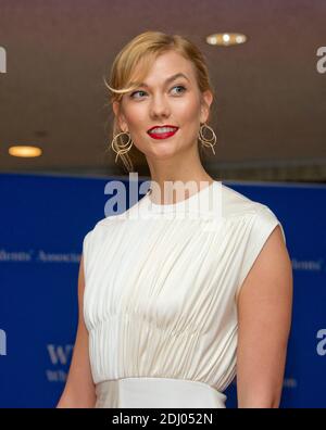 Karlie Kloss kommt am Samstag, den 30. April 2016, zum Jahresessen der White House Correspondenents Association 2016 im Washington Hilton Hotel in Washington, DC, USA, an. Foto von Ron Sachs/CNP/ABACAPRESS.COM Stockfoto