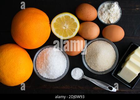 Greek Revani (Ravani) Zutaten: Zucker, Zitrusfrüchte, Kokosnuss und andere Rohstoffe Stockfoto