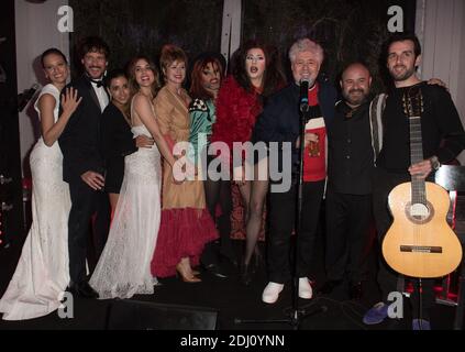 Die spanische Schauspielerin Adriana Ugarte, Pedro Almodovar, Emma Suarez und Inma Cuesta während der Afterparty für den Film Julieta im Petit Paris Plage beim 69. Internationalen Filmfestival in Cannes am 17. Mai 2016. Foto von Laurent Zabulon/ABACAPRESS.COM Stockfoto