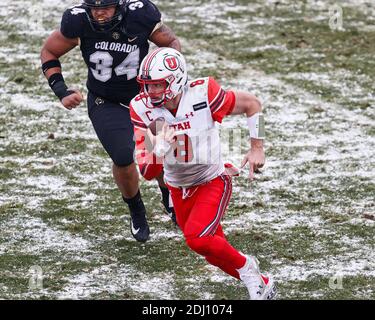 12. Dezember 2020: Utah Utes Quarterback Jake Bentley (8) spielt den Ball im Fußballspiel zwischen Colorado und Utah im Folsom Field in Boulder, CO. Utah sammelte sich, um die Büffel 38-21 zu schlagen. Derek Regensburger/CSM. Stockfoto