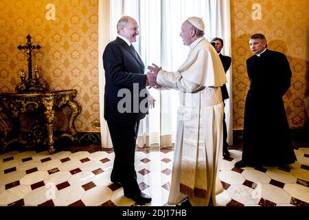 Papst Franziskus trifft sich am 21. Mai 2016 mit dem weißrussischen Präsidenten Alexander Lukaschenko im Vatikan. Foto von ABACAPRESS.COM Stockfoto