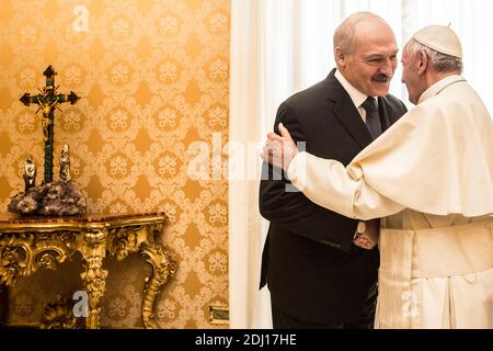 Papst Franziskus trifft sich am 21. Mai 2016 mit dem weißrussischen Präsidenten Alexander Lukaschenko im Vatikan. Foto von ABACAPRESS.COM Stockfoto