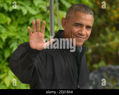 US-Präsident Barack Obama winkt der Presse zu, als er das Weiße Haus für seine einwöchige Reise nach Japan und Vietnam am 21. Mai 2016 in Washington, DC, verlässt. Obama wird der erste US-Präsident sein, der Hiroshima, Japan, besucht und auch Hanoi besucht. Foto von Mike Theiler/Pool/ABACAPRESS.COM Stockfoto