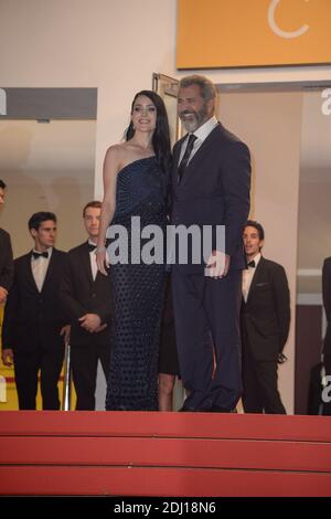 Mel Gibson, Rosalind Ross bei der Premiere von Blood Father im Rahmen der 69. Filmfestspiele von Cannes am 21. Mai 2016 in Cannes, Frankreich. Foto von Julien Zannoni/APS-Medias/ABACAPRESS.COM Stockfoto