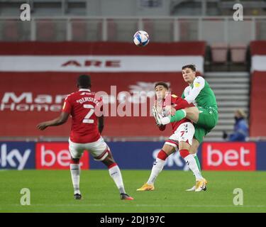MIDDLESBROUGH, ENGLAND. 12. DEZEMBER Jake Cooper of Millwall iw Marcus Tavernier of Middlesbrough während des Sky Bet Championship-Spiels zwischen Middlesbrough und Millwall im Riverside Stadium, Middlesbrough am Samstag, 12. Dezember 2020. (Kredit: Mark Fletcher, Mi News) Kredit: MI Nachrichten & Sport /Alamy Live Nachrichten Stockfoto