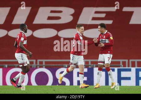 MIDDLESBROUGH, ENGLAND. 12. DEZEMBER Duncan Whatmore of Middlesbrough feiert mit Marcus Tavernier, nachdem er sein zweites und drittes Tor beim Sky Bet Championship-Spiel zwischen Middlesbrough und Millwall im Riverside Stadium, Middlesbrough, am Samstag, 12. Dezember 2020 erzielt hat. (Kredit: Mark Fletcher, Mi News) Kredit: MI Nachrichten & Sport /Alamy Live Nachrichten Stockfoto