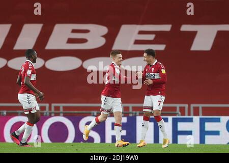 MIDDLESBROUGH, ENGLAND. 12. DEZEMBER Duncan Whatmore of Middlesbrough feiert mit Marcus Tavernier, nachdem er sein zweites und drittes Tor beim Sky Bet Championship-Spiel zwischen Middlesbrough und Millwall im Riverside Stadium, Middlesbrough, am Samstag, 12. Dezember 2020 erzielt hat. (Kredit: Mark Fletcher, Mi News) Kredit: MI Nachrichten & Sport /Alamy Live Nachrichten Stockfoto