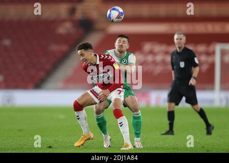 MIDDLESBROUGH, ENGLAND. 12. DEZEMBER Marcus Tavernier von Middlesbrough in Aktion mit Millwall's Ryan Leonard während des Sky Bet Championship Matches zwischen Middlesbrough und Millwall im Riverside Stadium, Middlesbrough am Samstag 12. Dezember 2020. (Kredit: Mark Fletcher, Mi News) Kredit: MI Nachrichten & Sport /Alamy Live Nachrichten Stockfoto