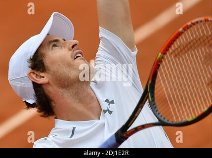 ANDY Murray spielt am 2016 27. Mai 2016 die zweite Runde der BNP Paribas Tennis French Open im Roland-Garros-Stadion, Paris, Frankreich. Foto von Christian Liewig/ABACAPRESS.COM Stockfoto