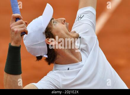ANDY Murray spielt am 2016 27. Mai 2016 die zweite Runde der BNP Paribas Tennis French Open im Roland-Garros-Stadion, Paris, Frankreich. Foto von Christian Liewig/ABACAPRESS.COM Stockfoto