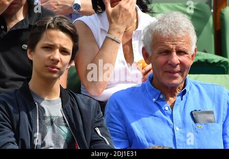 Patrick Poivre d'Arvor und sein Sohn bei den BNP Paribas Tennis French Open im Roland-Garros Stadion, Paris, Frankreich am 27. Mai 2016. Foto von Christian Liewig/ABACAPRESS.COM Stockfoto