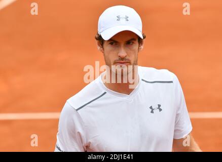 ANDY Murray spielt am 2016 27. Mai 2016 die zweite Runde der BNP Paribas Tennis French Open im Roland-Garros-Stadion, Paris, Frankreich. Foto von Christian Liewig/ABACAPRESS.COM Stockfoto