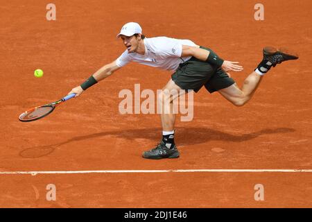 ANDY Murray spielt am 2016 27. Mai 2016 die zweite Runde der BNP Paribas Tennis French Open im Roland-Garros-Stadion, Paris, Frankreich. Foto von Christian Liewig/ABACAPRESS.COM Stockfoto