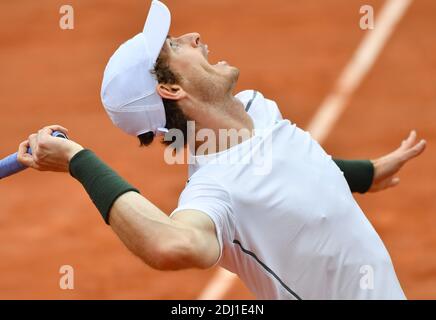 ANDY Murray spielt am 2016 27. Mai 2016 die zweite Runde der BNP Paribas Tennis French Open im Roland-Garros-Stadion, Paris, Frankreich. Foto von Christian Liewig/ABACAPRESS.COM Stockfoto