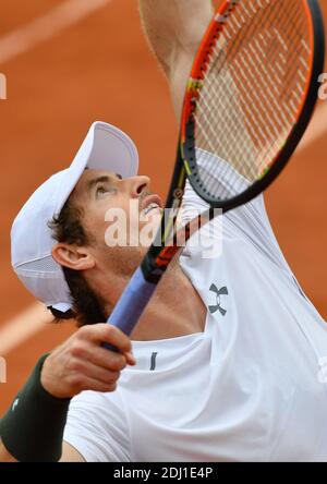 ANDY Murray spielt am 2016 27. Mai 2016 die zweite Runde der BNP Paribas Tennis French Open im Roland-Garros-Stadion, Paris, Frankreich. Foto von Christian Liewig/ABACAPRESS.COM Stockfoto