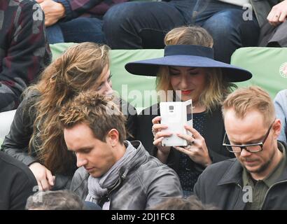 Marilou Berry und Sarah Suco beim French Tennis Open in der Roland-Garros Arena in Paris, Frankreich am 29. Mai 2016. Foto von Laurent Zabulon/ABACAPRESS.COM Stockfoto