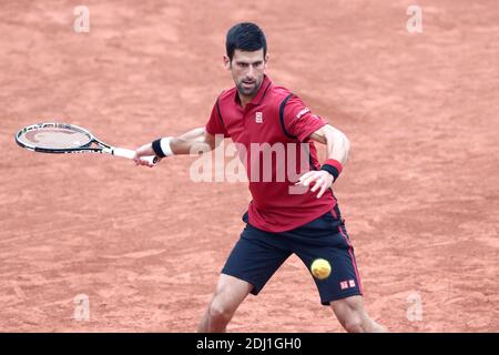 Der serbische Novak Djokovic beim vierten Spiel seiner Herren beim French Open Tennisturnier gegen den spanischen Roberto Bautista Agut am 31. Mai 2016 im Roland Garros Stadion in Paris, Frankreich. Foto von ABACAPRESS.COM Stockfoto