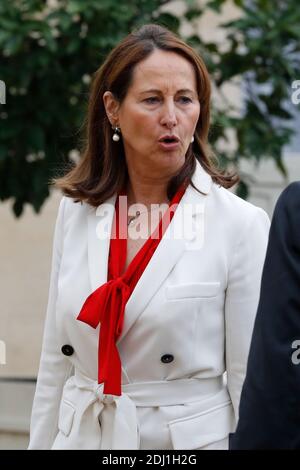 Der Minister für Umwelt, Energie und Meeresangelegenheiten Segolene Royal verlässt den Elysee-Palast nach der wöchentlichen Kabinettssitzung am 1. Juni 2016 in Paris. Foto von Henri Szwarc/ABACAPRESS.COM Stockfoto
