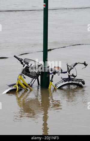 Ein Blick auf den Überlauf der seine, wie es weiter steigt, bis 6 Meter hoch. Gedreht in Paris, Frankreich am 3. Juni 2016. Foto von Aurore Marechal/ABACAPRESS.COM Stockfoto