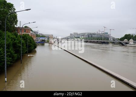 Ein Blick auf den Überlauf der seine, wie es weiter steigt, bis 6 Meter hoch. Gedreht in Paris, Frankreich am 3. Juni 2016. Foto von Aurore Marechal/ABACAPRESS.COM Stockfoto