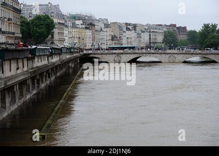 Ein Blick auf den Überlauf der seine, wie es weiter steigt, bis 6 Meter hoch. Gedreht in Paris, Frankreich am 3. Juni 2016. Foto von Aurore Marechal/ABACAPRESS.COM Stockfoto