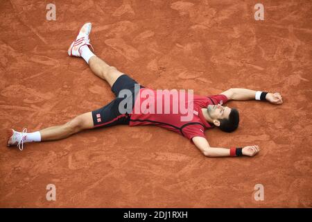 Novak Djokovic aus Serbien reagiert, nachdem er am 15. Tag der French Open 2016 bei Roland Garros am 5. Juni 2016 in Paris, Frankreich, das Endspiel seiner Männer gegen Andy Murray aus Großbritannien gewonnen hat. Foto von Laurent Zabulon/ABACAPRESS.COM Stockfoto