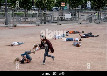 Sicherheitsdienste, Streitkräfte und Gesundheitsdienste nehmen an einer Anti-Terror-Übung Teil, um ihre Reaktion auf einen Angriff nach Pariser oder Brüsseler Art im Rahmen der Vorbereitung auf die EURO 2016 am 7. Juni 2016 in Lyon, Frankreich, zu testen. Foto von Julien Reynaud/APS/ABACAPRESS.COM Stockfoto