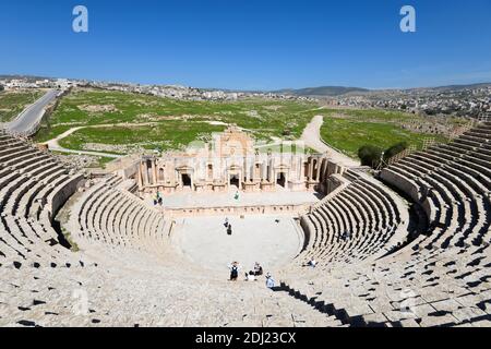 South Theatre in Jerash, Jordanien. Altes griechisch-römisches Theater in der Altstadt von Gerasa. Auch bekannt als das Southern Theatre. Stockfoto