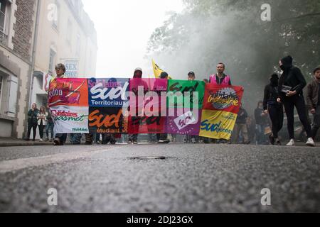 CE mardi 14 juin à Rennes, plus de 2500 personnes ont manifest contre le projet de réforme du Code du travail. Pas de dégradations, pas de violences, pas d'affrontements avec les forces de l'ordre, la Manifestation s'est déroulée et s'est dispergée dans le calme France, Rennes (35), le 14/06/2016. Foto von Vincent Feuray/ABACAPRESS;COM Stockfoto