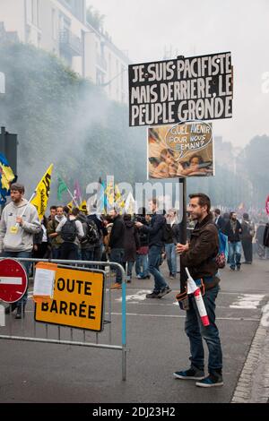 CE mardi 14 juin à Rennes, plus de 2500 personnes ont manifest contre le projet de réforme du Code du travail. Pas de dégradations, pas de violences, pas d'affrontements avec les forces de l'ordre, la Manifestation s'est déroulée et s'est dispergée dans le calme France, Rennes (35), le 14/06/2016. Foto von Vincent Feuray/ABACAPRESS;COM Stockfoto