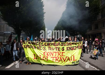 CE mardi 14 juin à Rennes, plus de 2500 personnes ont manifest contre le projet de réforme du Code du travail. Pas de dégradations, pas de violences, pas d'affrontements avec les forces de l'ordre, la Manifestation s'est déroulée et s'est dispergée dans le calme France, Rennes (35), le 14/06/2016. Foto von Vincent Feuray/ABACAPRESS;COM Stockfoto