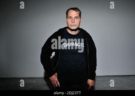 Streetartist OBEY (Shepard Fairey) posiert vor der Installation seiner neuen Ausstellung in der Galerie Itinerraces in Paris, Frankreich am 15. Juni 2016. Foto von Aurore Marechal/ABACAPRESS.COM Stockfoto