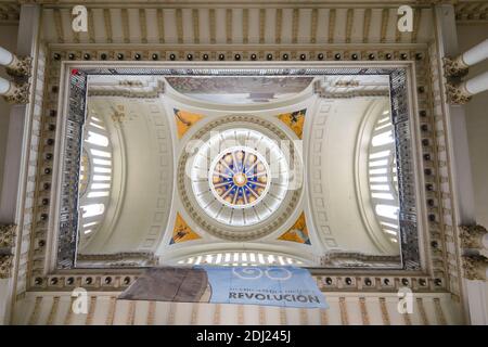 Dekorierte Decke des Museums der Revolution in Havanna, Kuba. Revolution Museum Innenraum in La Habana. Stockfoto