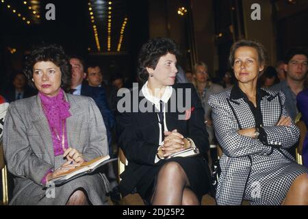 Datei Foto in den 90er Jahren von TV-Journalisten Michele Cotta, Anne Sinclair und Christine Ockrent in Paris, Frankreich. Foto von Pascal Baril/ABACAPRESS.COM Stockfoto