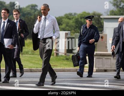US-Präsident Barack Obama besucht Marine One, nachdem er am Dienstag, den 21. Juni 2016 verwundete Dienstmitglieder im Walter Reed National Military Medical Center in Bethesda, MD, USA, besucht hat. Foto von Joshua Roberts/Pool/ABACAPRESS.COM Stockfoto