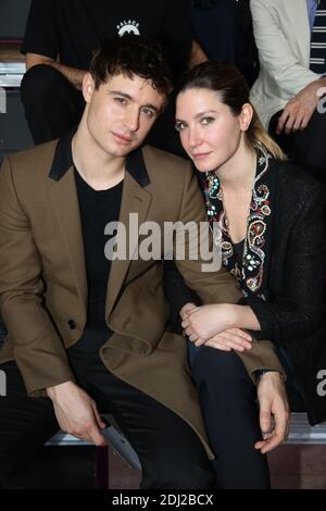 Sohn von Jeremy Irons, Max Irons und seine Gefährtin Sophie Pera bei der Lanvin Show während der Paris Men's Fashion Week am 26. Juni 2016 in Paris , Frankreich . Foto von Jerome Domine/ABACAPRESS.COM Stockfoto