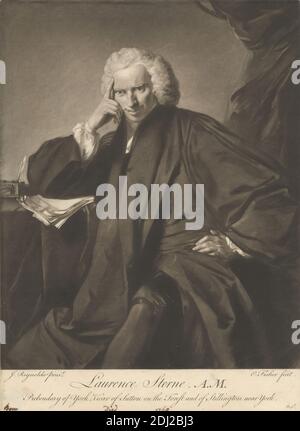 Laurence Sterne, A.M., Edward Fisher, 1722–1785, britisch, nach Sir Joshua Reynolds RA, 1723–1792, britisch, 1760, Mezzotint auf moderatley dickem, leicht strukturiertem, beigefarbenem Papier, Blatt: 14 15/16 × 11 cm (27.9 × 37.9 Zoll) und Bild: 13 3/8 × 10 7/8 Zoll (34 × 27.6 cm), Autor, Umhang, Locken, Schreibtisch, Draperie, Strumpfband, Blick, Gestik, Bein, Mantel, Papieren, Dichter, Porträt, Posen, Federkiefer, Robe, sitzend, Ärmel, lächelnd, Sterne, Laurence (1713–1768), Schriftsteller und Kirchenmann, Pfarrer, Perücke Stockfoto