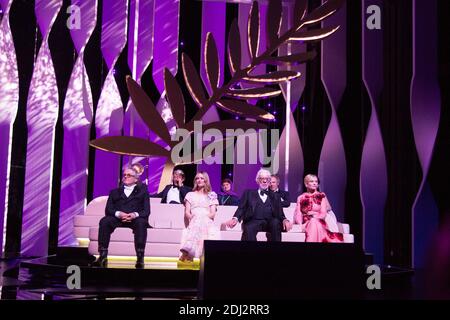 GEORGE MILLER, MADS MIKKELSEN, VANESSA PARADIS, KATAYOON SHAHABI, DONALD SUTHERLAND, KIRSTEN DUNST - 69EME FESTIVAL DU FILM DE CANNES 2016 - CEREMONIE D'OUVERTURE - INTERIEUR PALAIS FOTO VON NASSER BERZANE/ABACAPRESS.COM Stockfoto