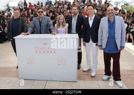 SHANE BLACK, RUSSELL CROWE, ANGOURIE RICE, RYAN GOSLING, MATT BOMER, JOEL SILVER - CANNES 2016 - FOTOCALL DU FILM 'THE NICE GUYS' PHOTO BY NASSER BERZANE/ABACAPRESS.COM Stockfoto