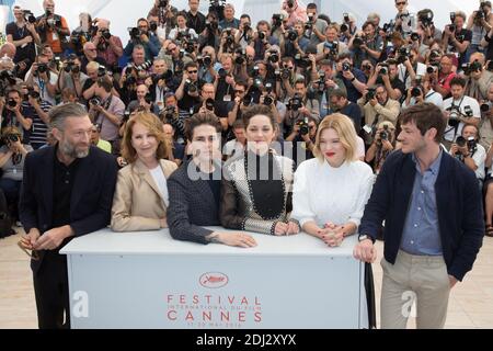 VINCENT CASSEL, NATHALIE BAYE, XAVIER DOLAN, MARION COTILLARD, LEA SEYDOUX, GASPARD ULLIEL - FOTOCALL DU FILM 'JUSTE LA FIN DU MONDE' - 69EME FESTIVAL DU FILM DE CANNES FOTO VON NASSER BERZANE/ABACAPRESS.COM Stockfoto