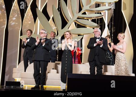 Laszlo Nemes, George Miller, Mads Mikkelsen, Vanessa Paradis, Katayoon Shahabi, Donald Sutherland, Valeria Golino, Kirsten Dunst - CANNES 2016 - CEREMONIE DE CLOTURE - PALMARES Foto von Nasser Berzane/ABACAPRESS.COM Stockfoto